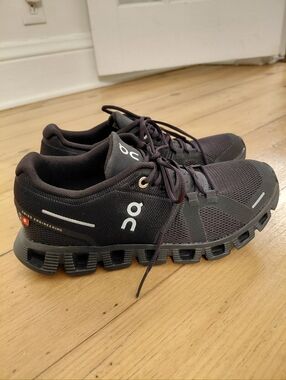 On Cloud Womens Cloud 5 Black Running Shoes Size 5 Medium (B, M)